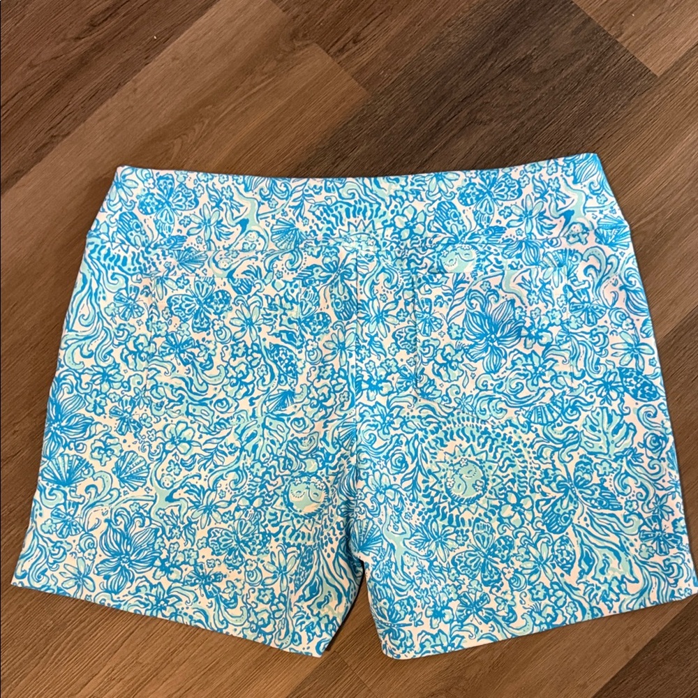 Lilly Pulitzer Blue Floral Women's Shorts - Picture 2 of 10